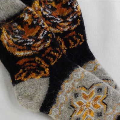 Socken aus Schafwolle mit Tiger-Motiv